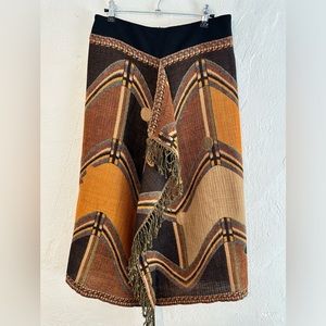 Vintage 80’s knee length fully lined handkerchief skirt with black crepe waist.